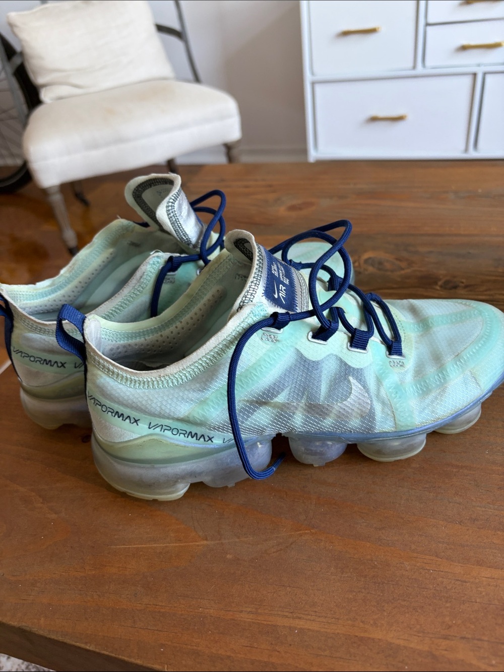 Nike Mint Green Sneakers with Navy Laces